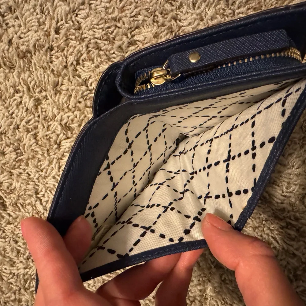 Kate Spade Navy Blue Women's Bi-fold Medium Wallet - Picture 4 of 4